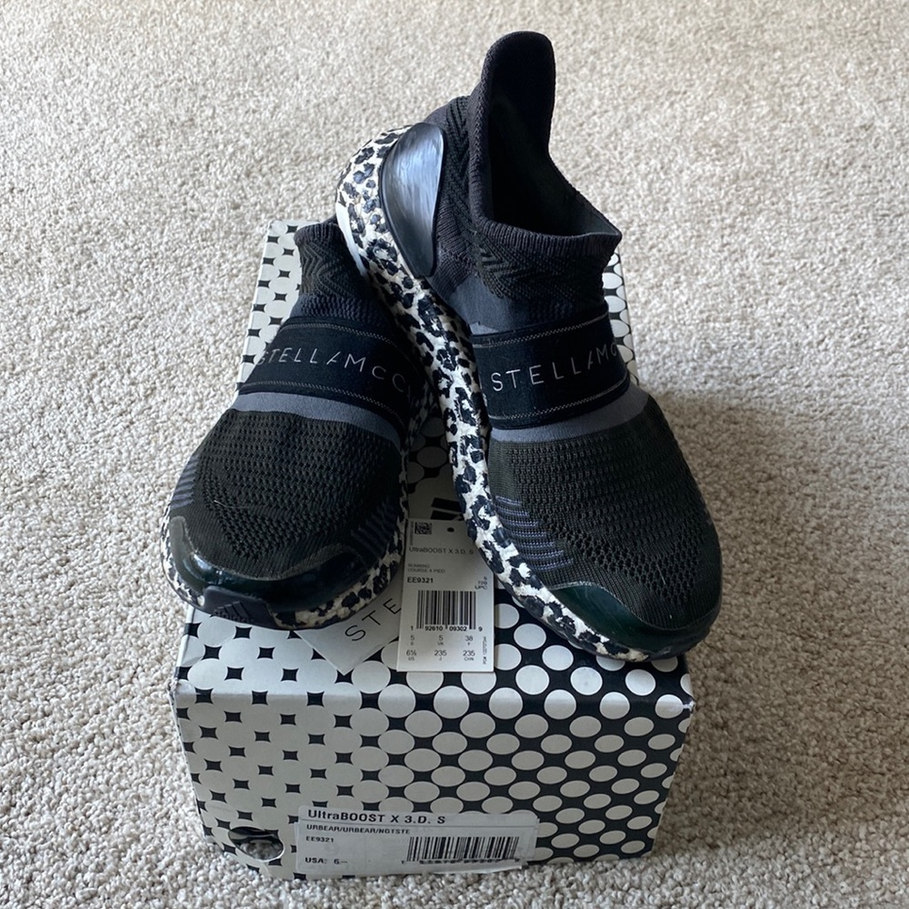 Stella McCartney UltraBOOST x 3.D. Size 6.5 black with b&w leopard print sole